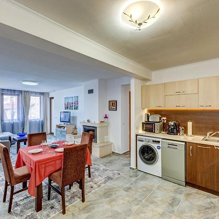 Bright And Spacious 2-Bdr Apartment With Balcony By Flat Mаnager Pamporovo Bagian luar foto