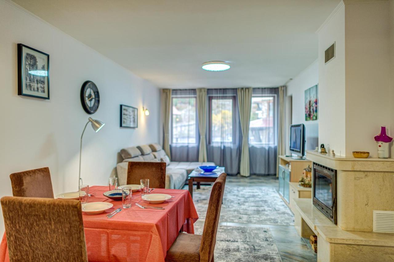 Bright And Spacious 2-Bdr Apartment With Balcony By Flat Mаnager Pamporovo Bagian luar foto