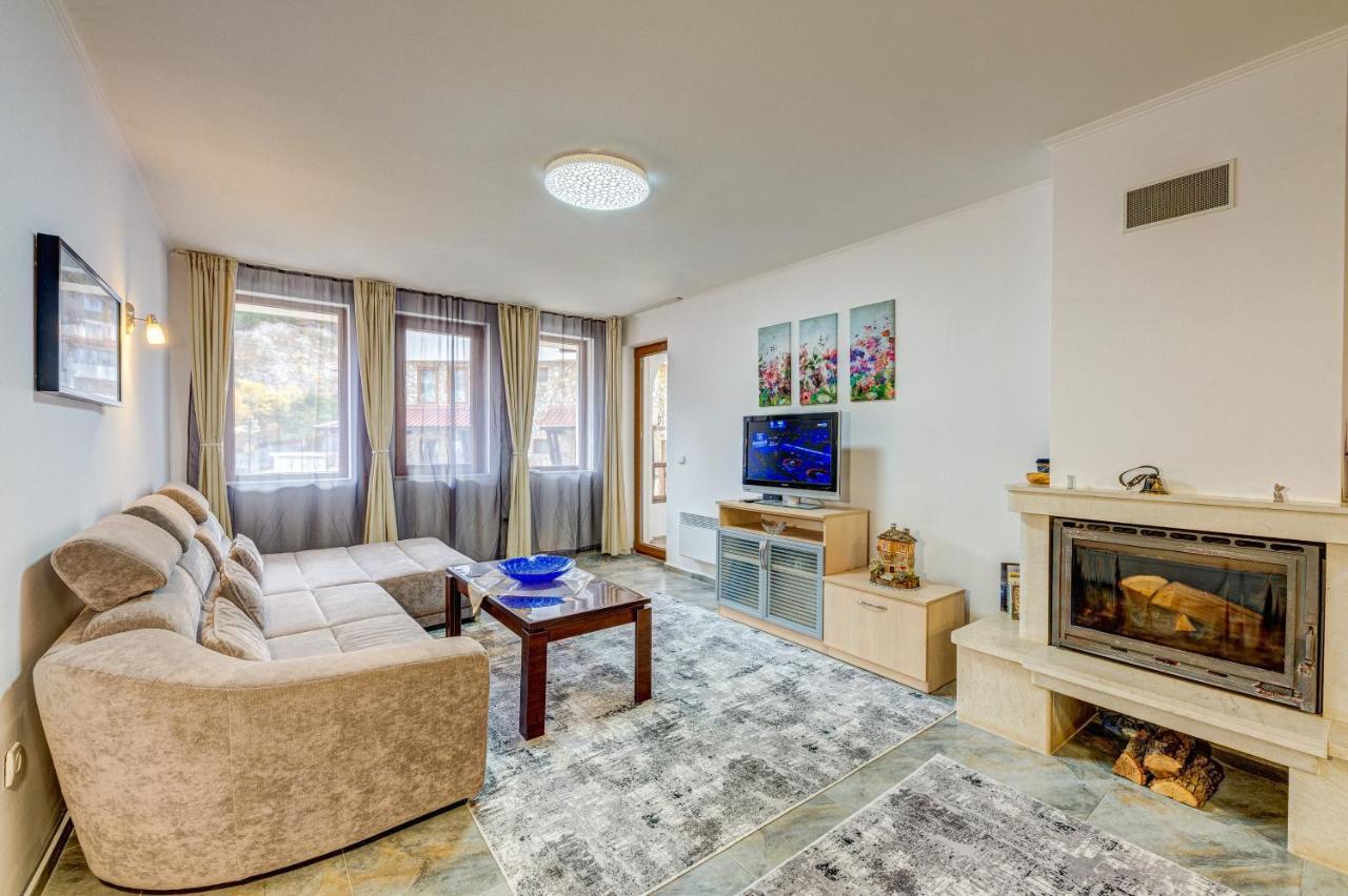 Bright And Spacious 2-Bdr Apartment With Balcony By Flat Mаnager Pamporovo Bagian luar foto