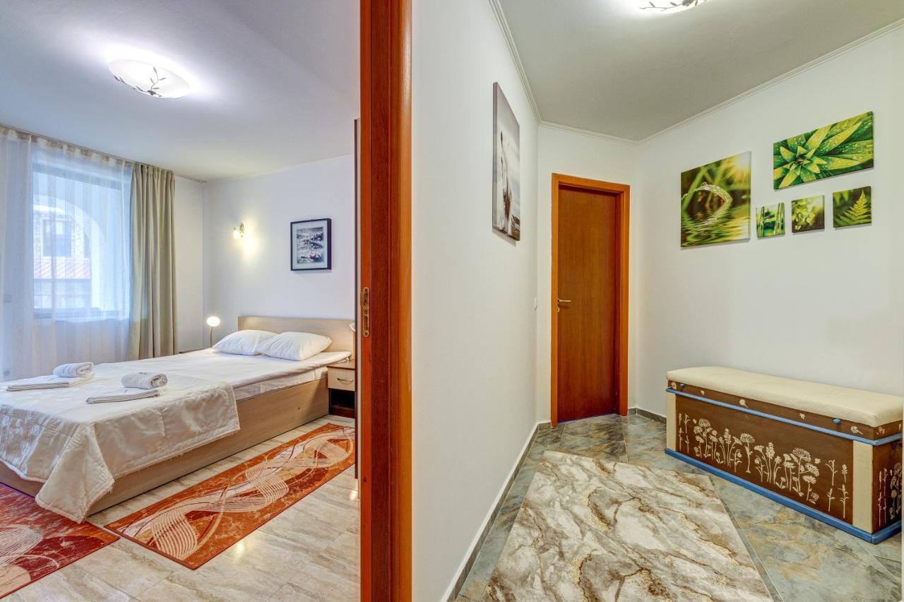 Bright And Spacious 2-Bdr Apartment With Balcony By Flat Mаnager Pamporovo Bagian luar foto
