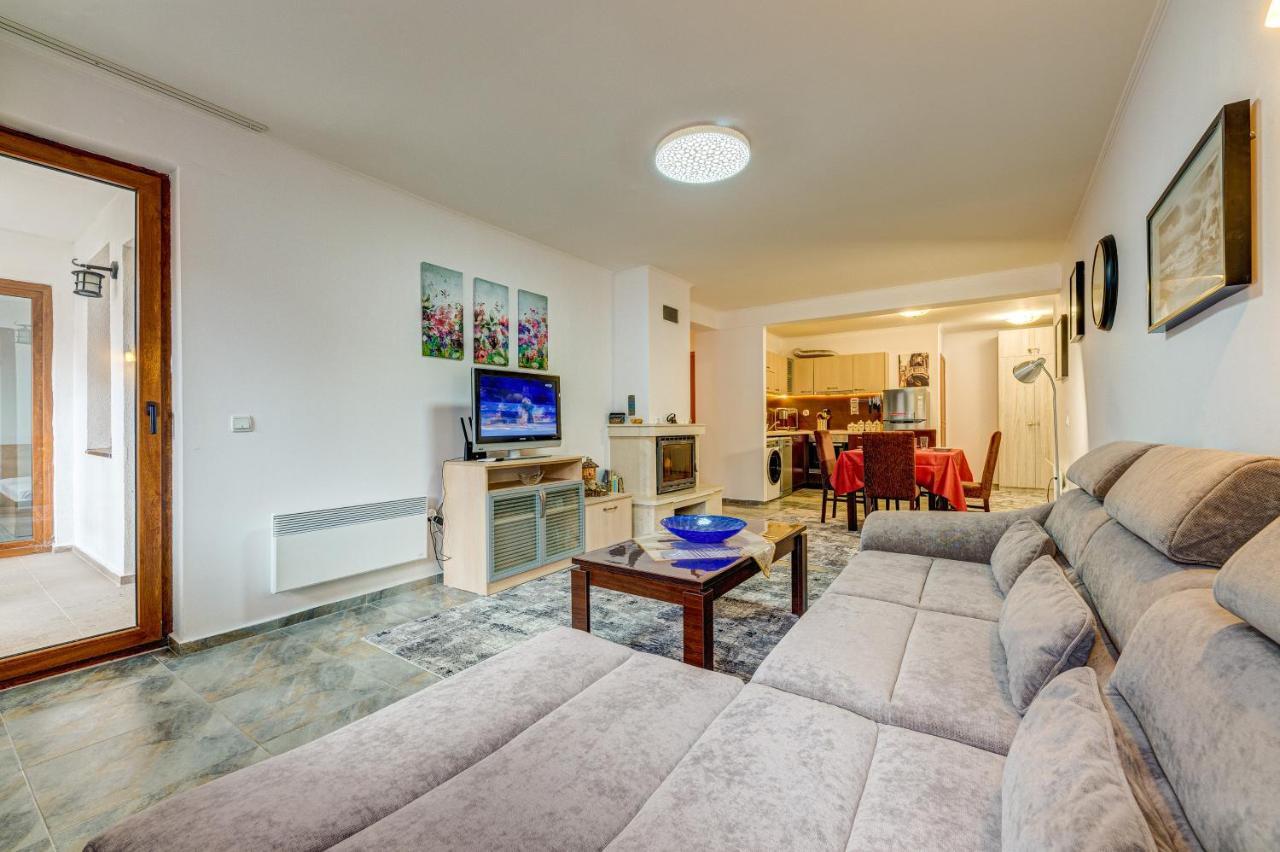 Bright And Spacious 2-Bdr Apartment With Balcony By Flat Mаnager Pamporovo Bagian luar foto